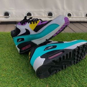 NIKE SNEAKERS